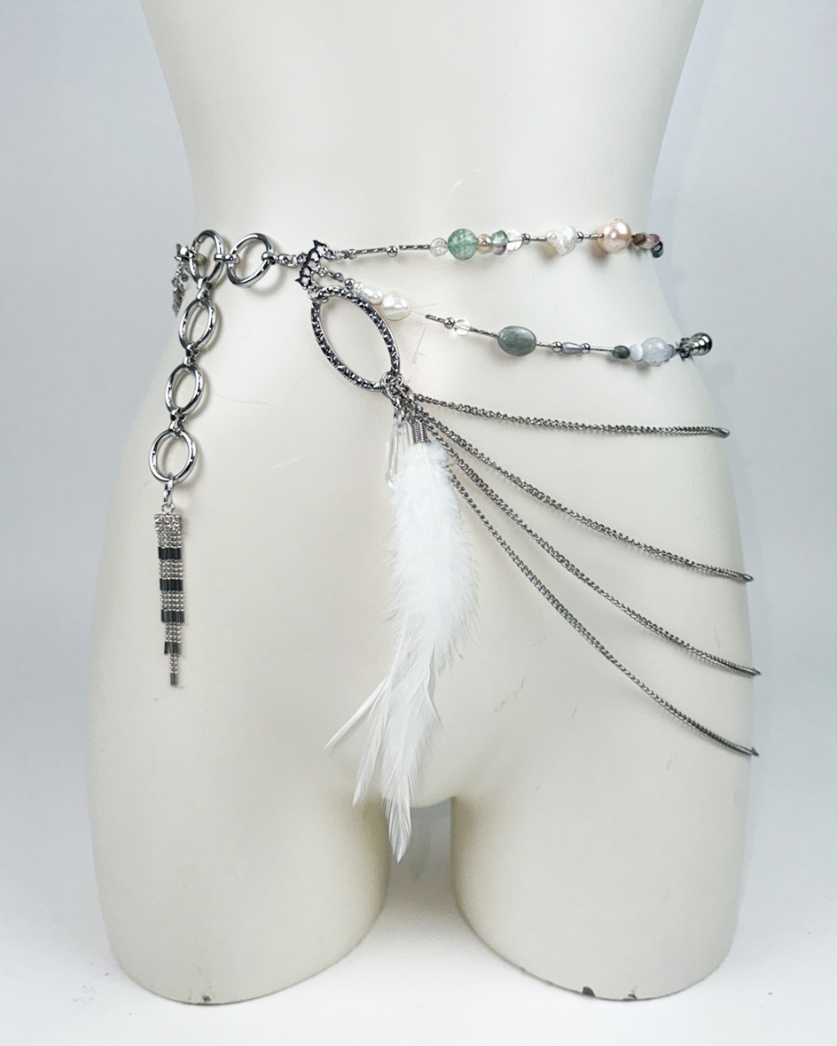 FEATHER BEADS BELT (for HUH YUNJIN)